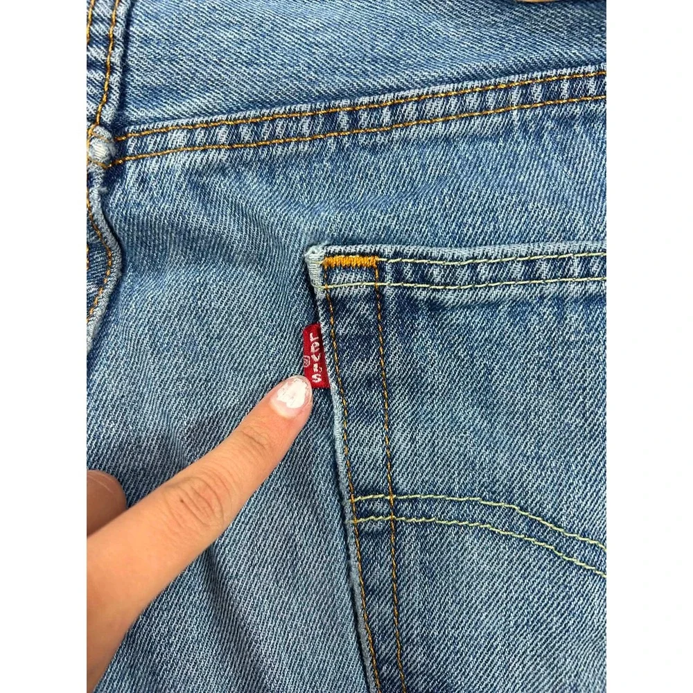 Levis 550 Relaxed Fit Tapered Leg Jeans Mens 33x32 Medium Blue Distressed Denim